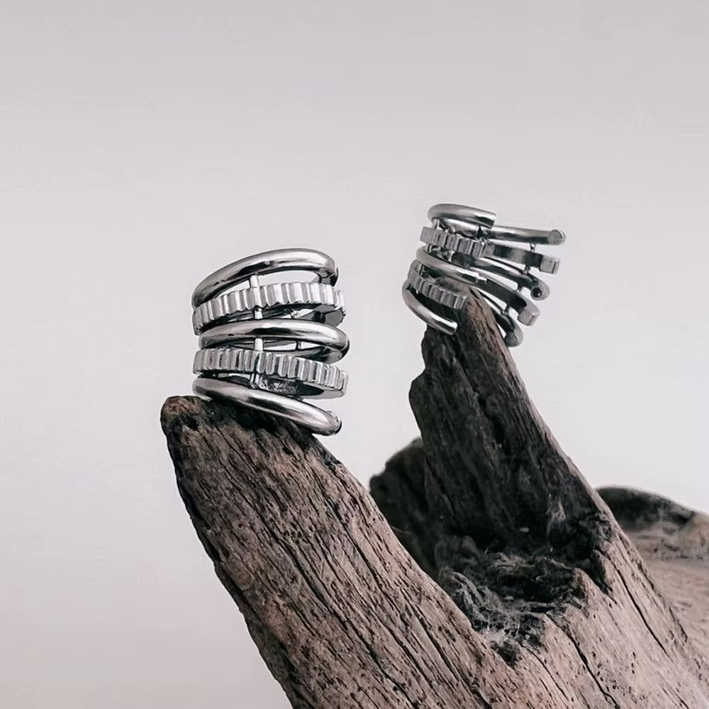 Cuff Lobe Unique Ring en acero inoxidable 316L con diseño minimalista, ideal para expansiones desde 6mm. Disponible en plateado