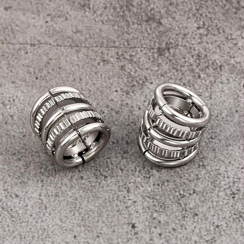 Cuff Lobe Unique Ring en acero inoxidable 316L con diseño minimalista, ideal para expansiones desde 6mm. Disponible en plateado