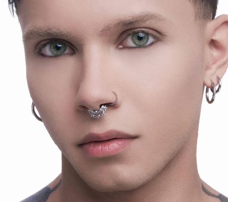 PIERCINGS